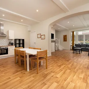  Appartement Le Calme En Plein Centre Ville: Maison 4ch 4sdb Belgique